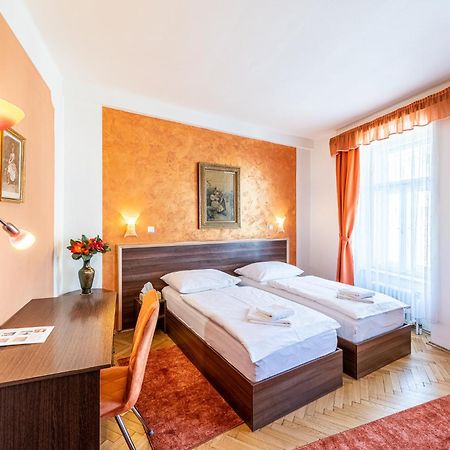 Hotel Trumf Mladá Boleslav エクステリア 写真