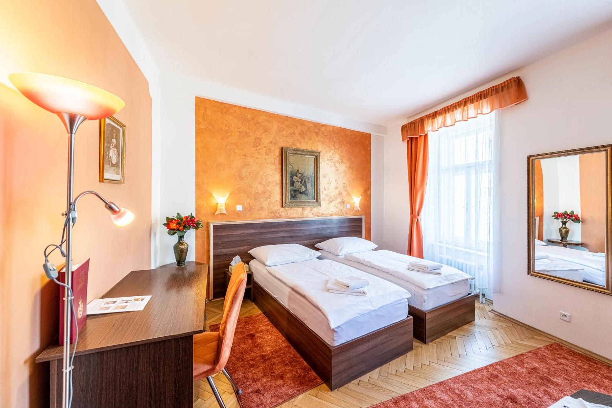 Hotel Trumf Mladá Boleslav エクステリア 写真