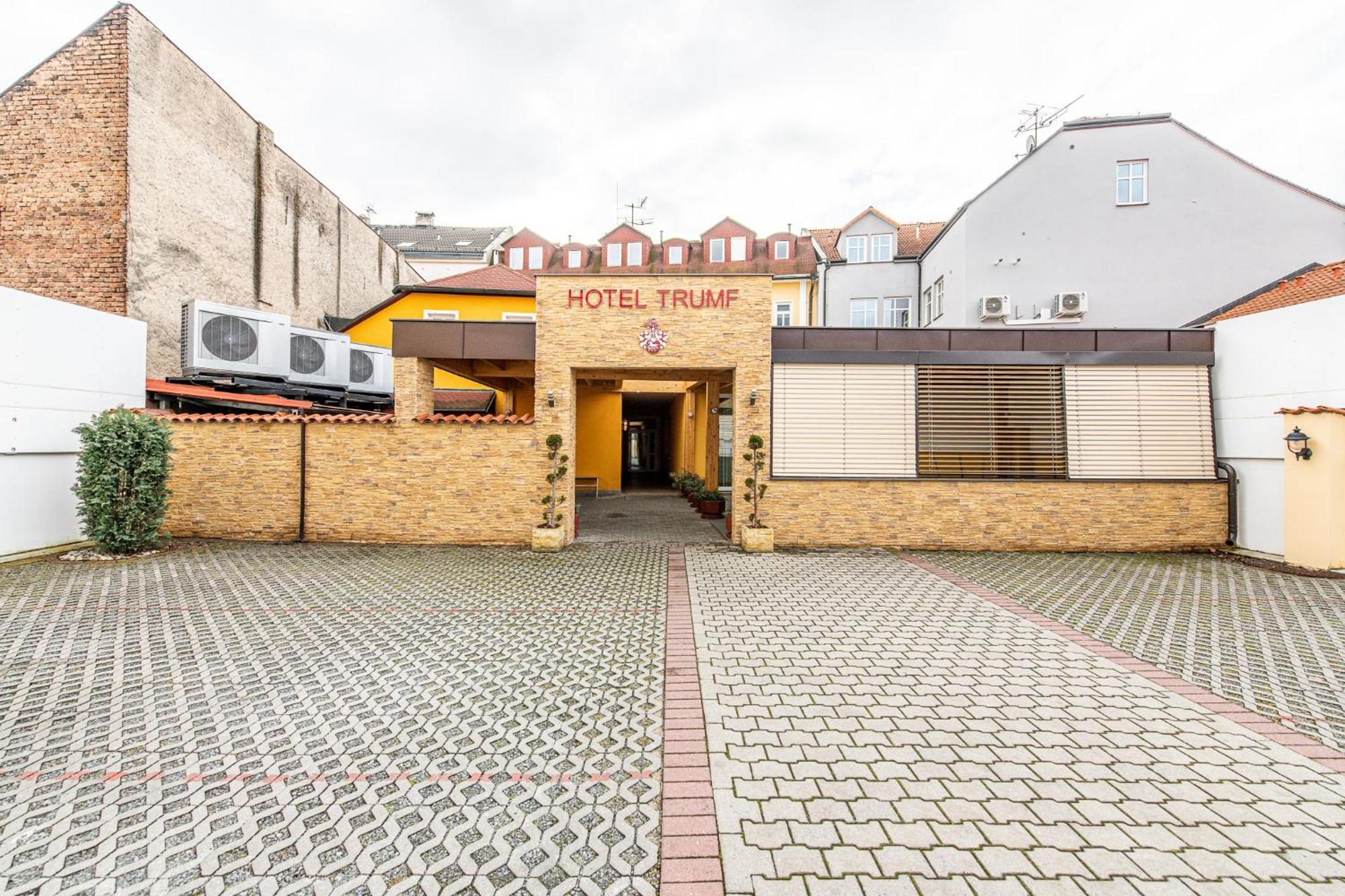 Hotel Trumf Mladá Boleslav エクステリア 写真