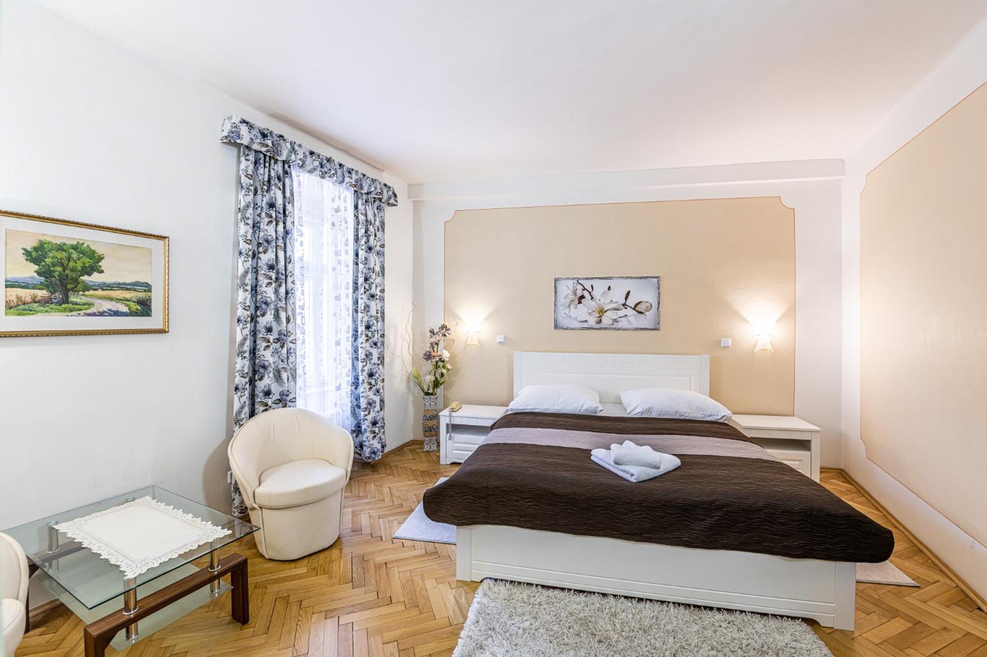 Hotel Trumf Mladá Boleslav エクステリア 写真