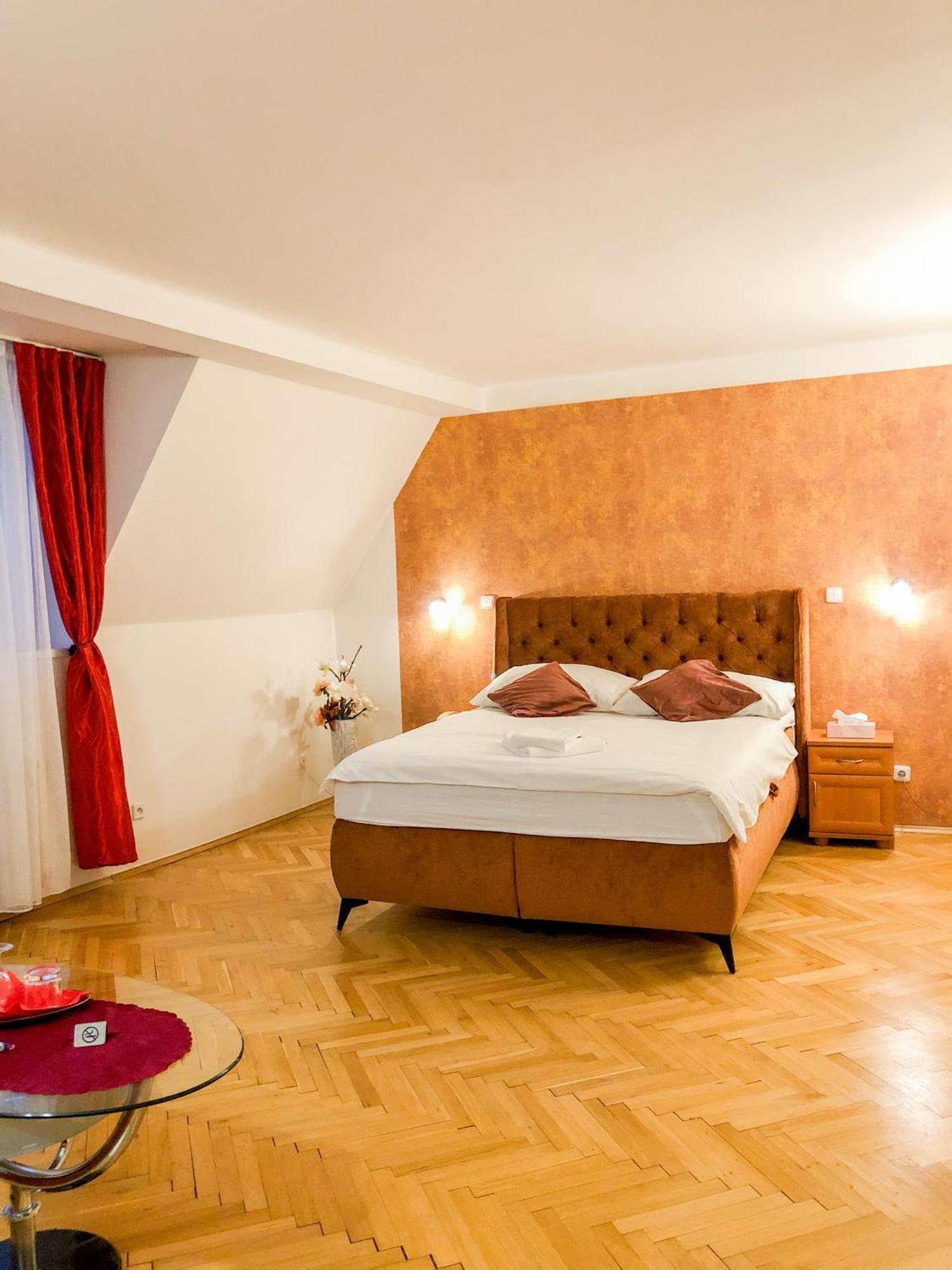 Hotel Trumf Mladá Boleslav エクステリア 写真