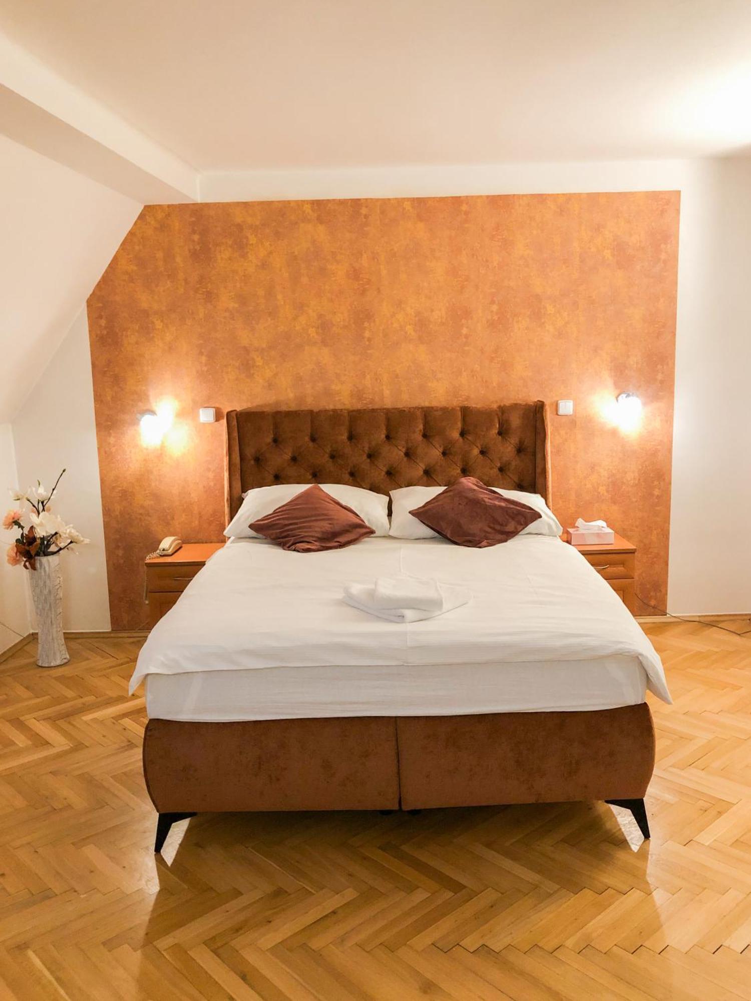 Hotel Trumf Mladá Boleslav エクステリア 写真